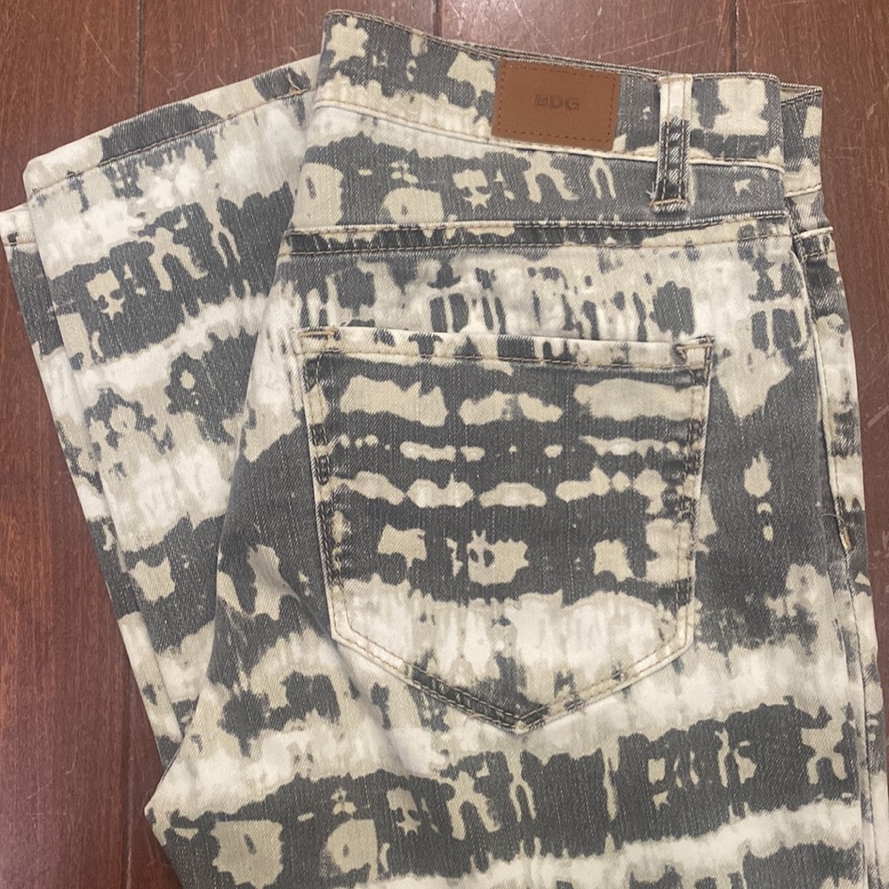 UO BDG High Rise Cigarette Ankle Size 28